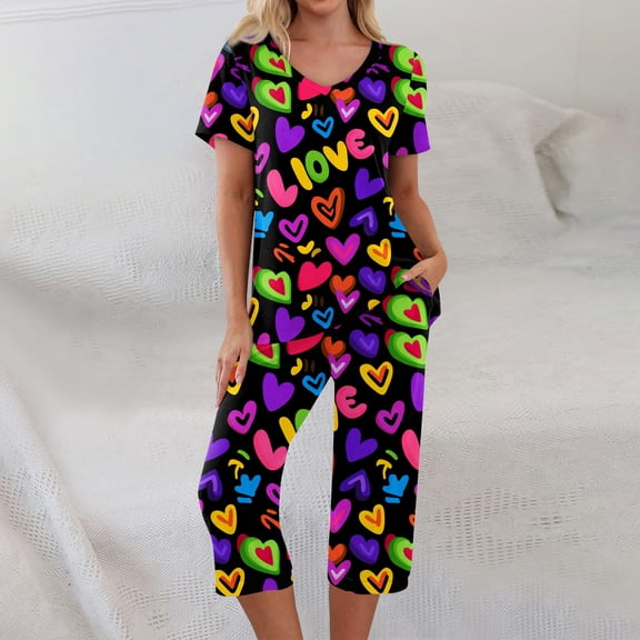 Womens Valentine Day Pajamas Set Sleeper Pajamas Women Pink Heart Print Pullover Short Sleeve and Capri Pants Women 2 Piece Sleepwears