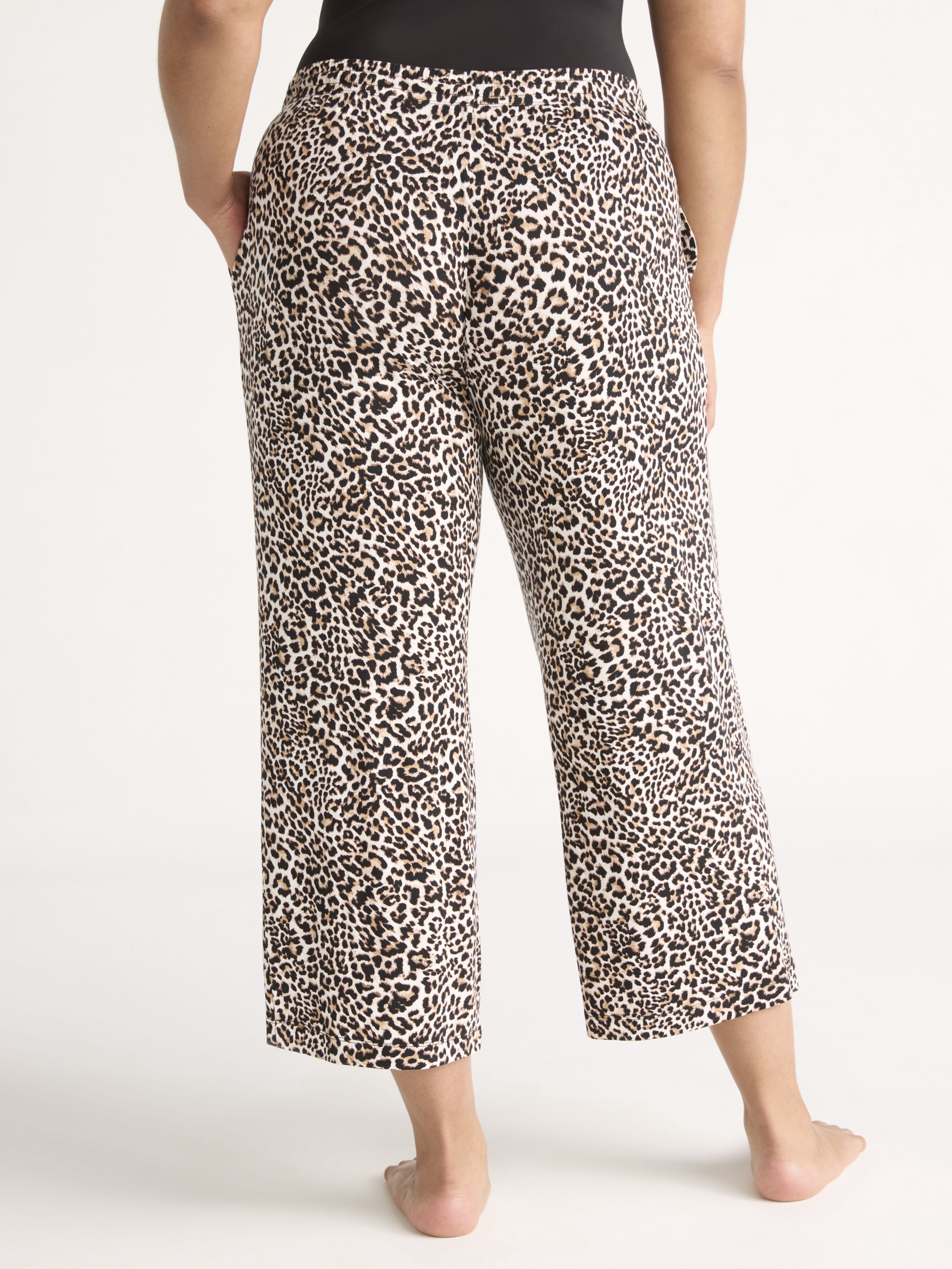 Joyspun Women’s Sleepwear Knit Cropped Pajama Pant, Sizes S to 3X