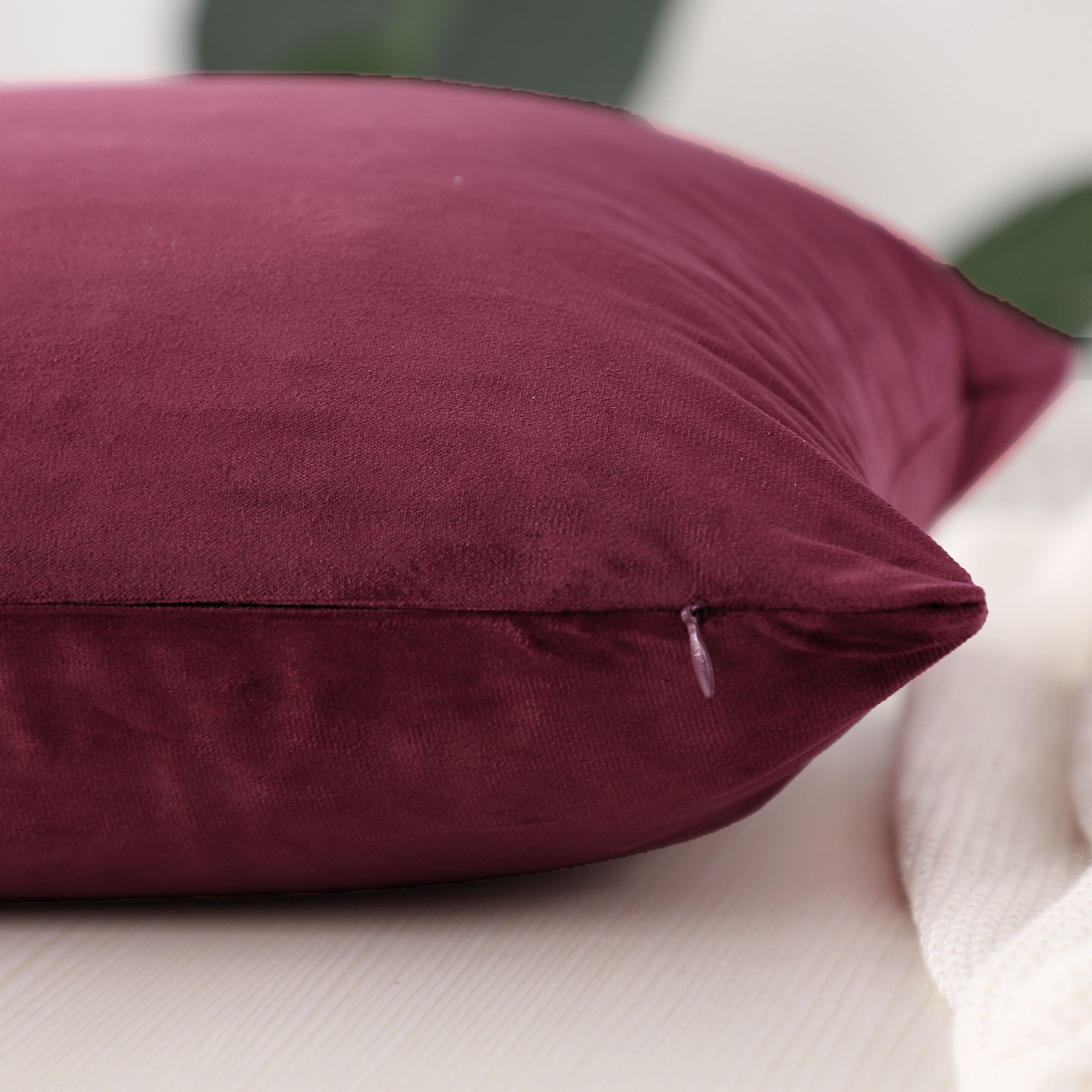 Unique Bargains 2-Pack Solid Velvet Decorative Throw Pillow Covers Burgundy 16"x16"