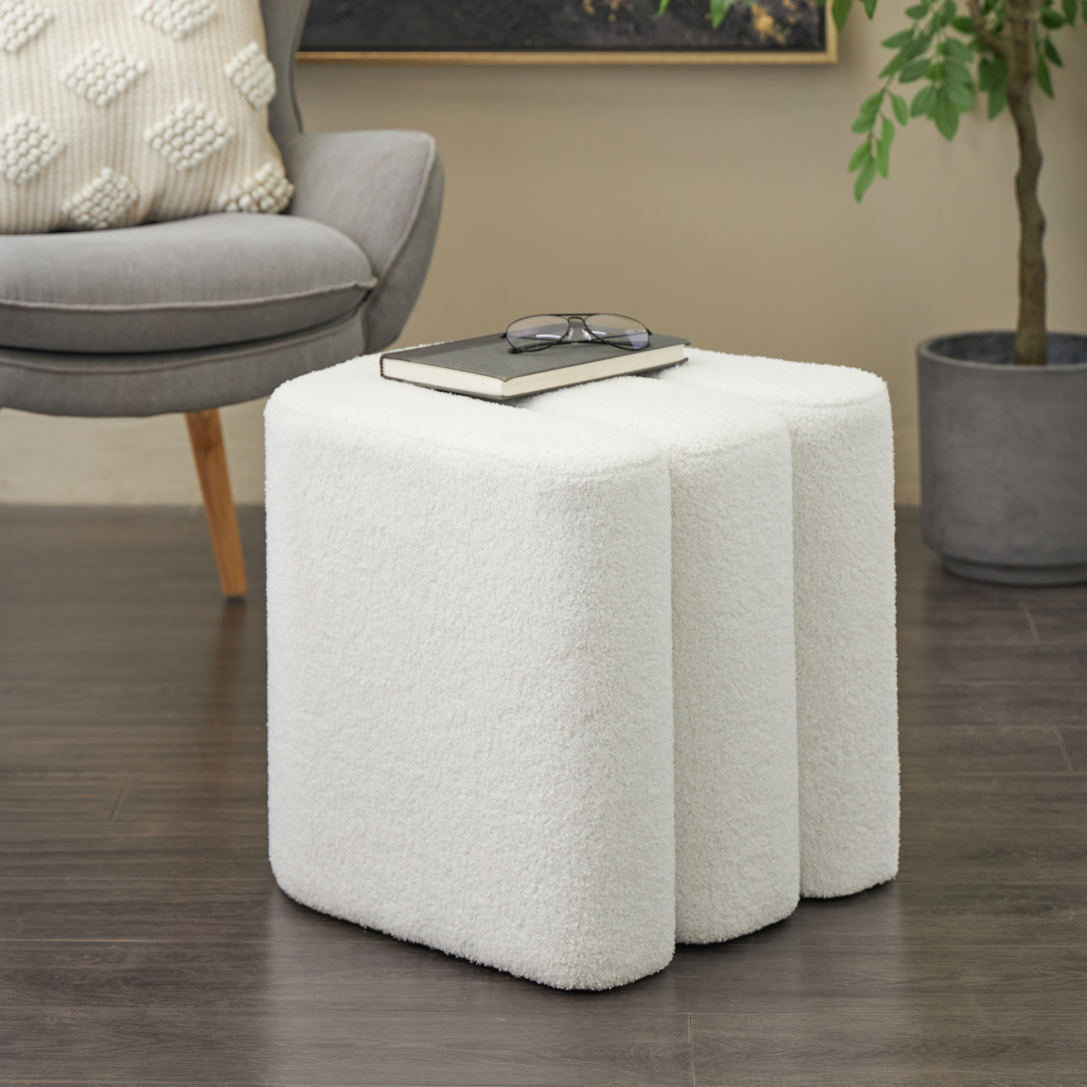 DecMode 18" x 18" White Polyester Curved Ottoman with Connected Arches, 1-Piece