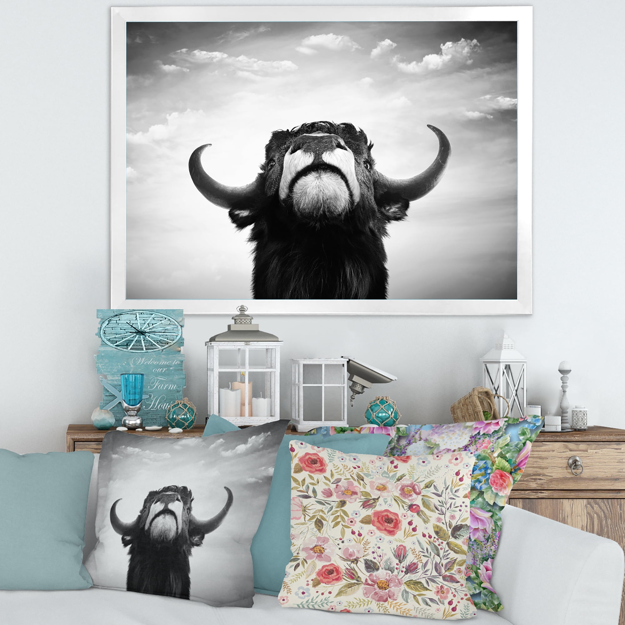 Designart 'Black and White Portrait Of A Spanish Bull I' Farmhouse Framed Art Print