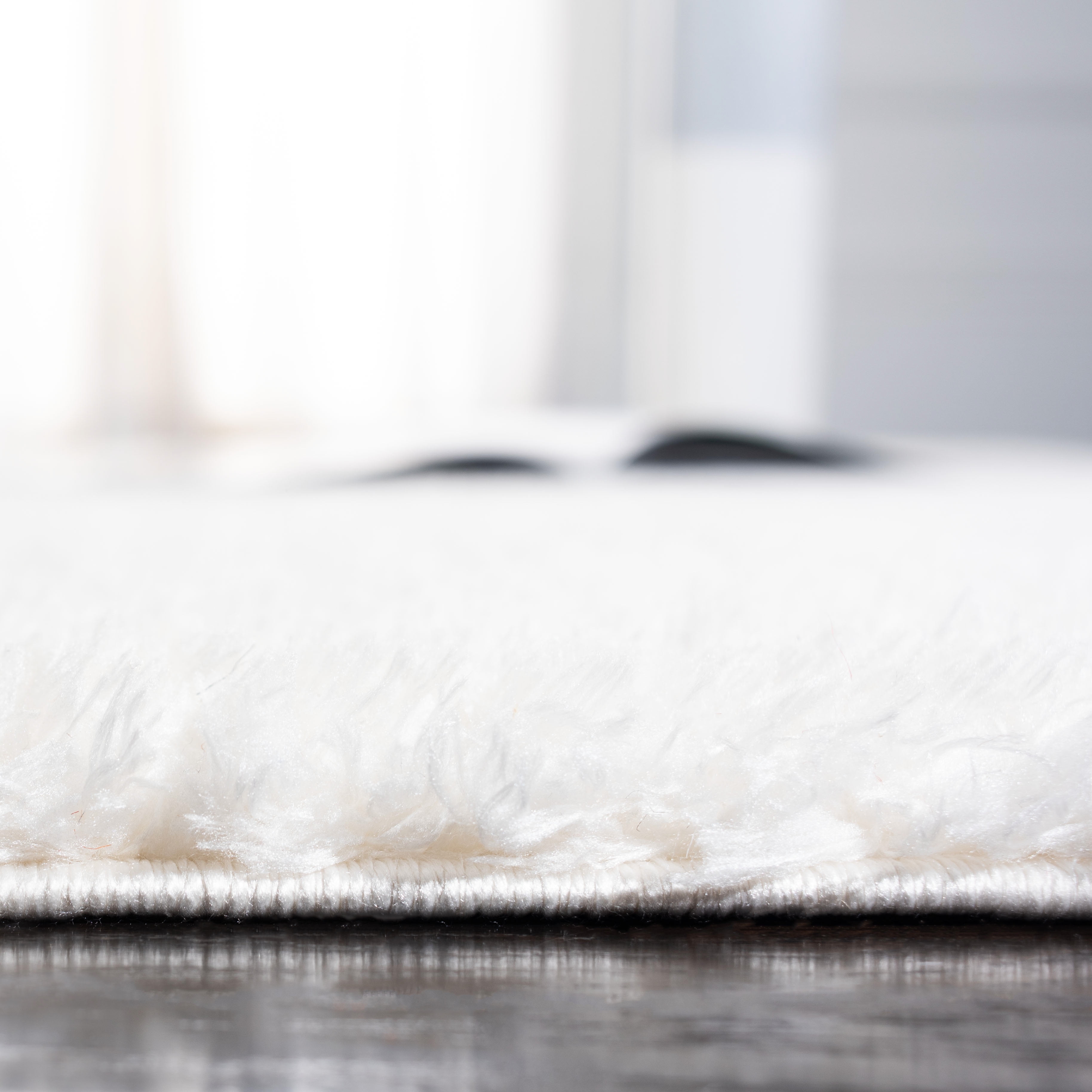Safavieh Decora Shaggy Finola Solid Shag Area Rug, Ivory, 4' x 6'