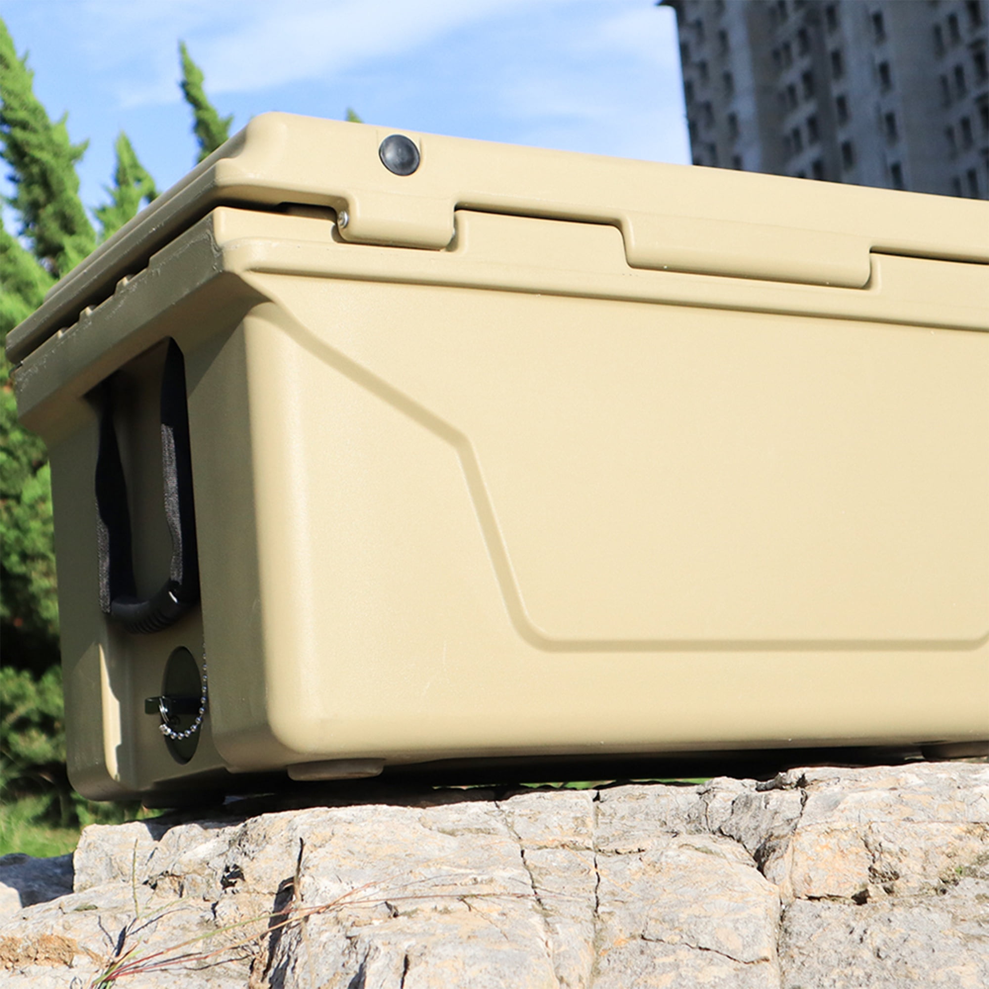 Segmart 65QT Hard Insulated Portable Cooler for Camping, Ultra-Light Insulated Ice Chest Box with 2 Wheels, Leak-Proof Cooler for Drink, Beverage, Beach, Camping, Picnic, Barbecue, Khaki