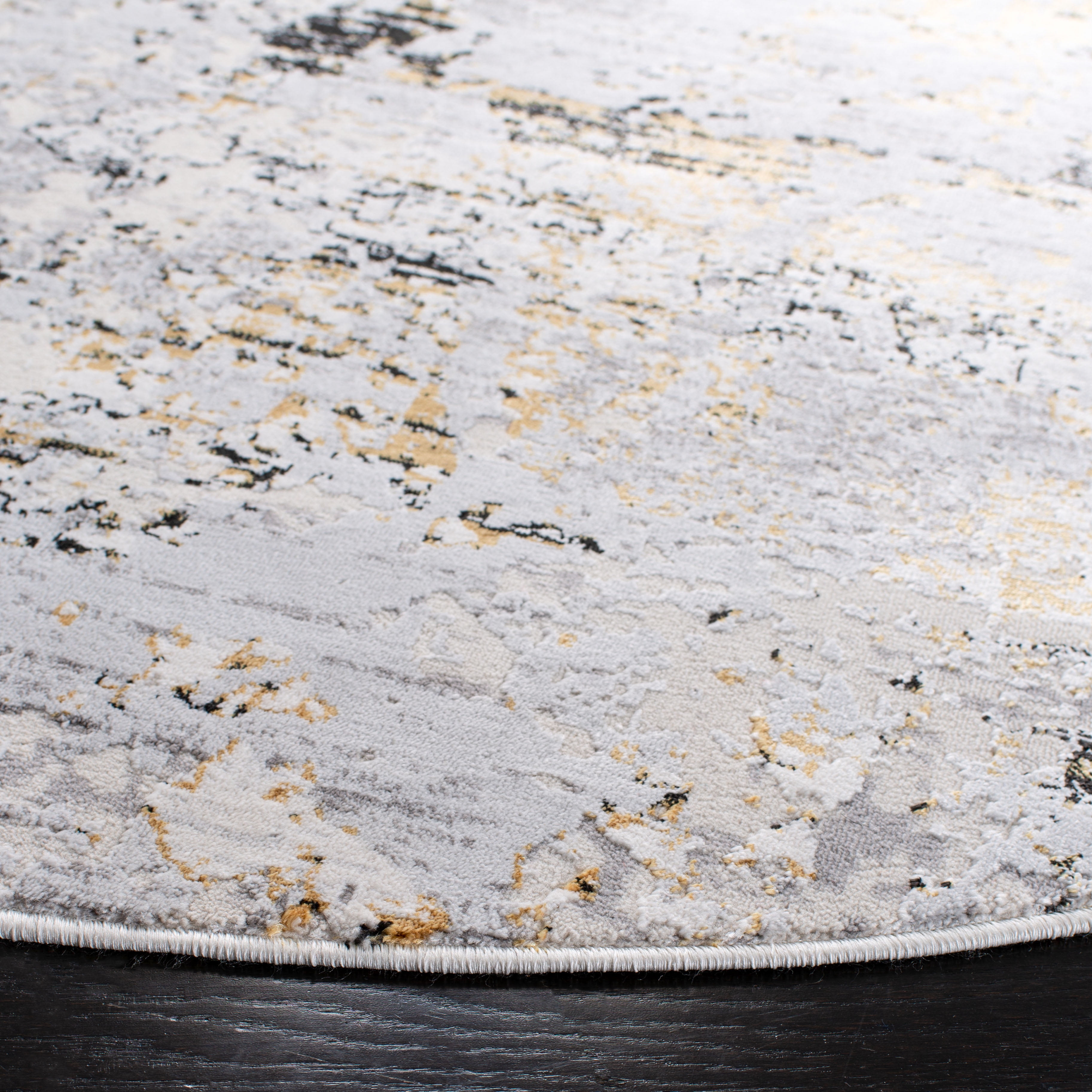 SAFAVIEH Amalfi Cian Distressed Area Rug, Creme/Gold, 6'7" x 6'7" Round