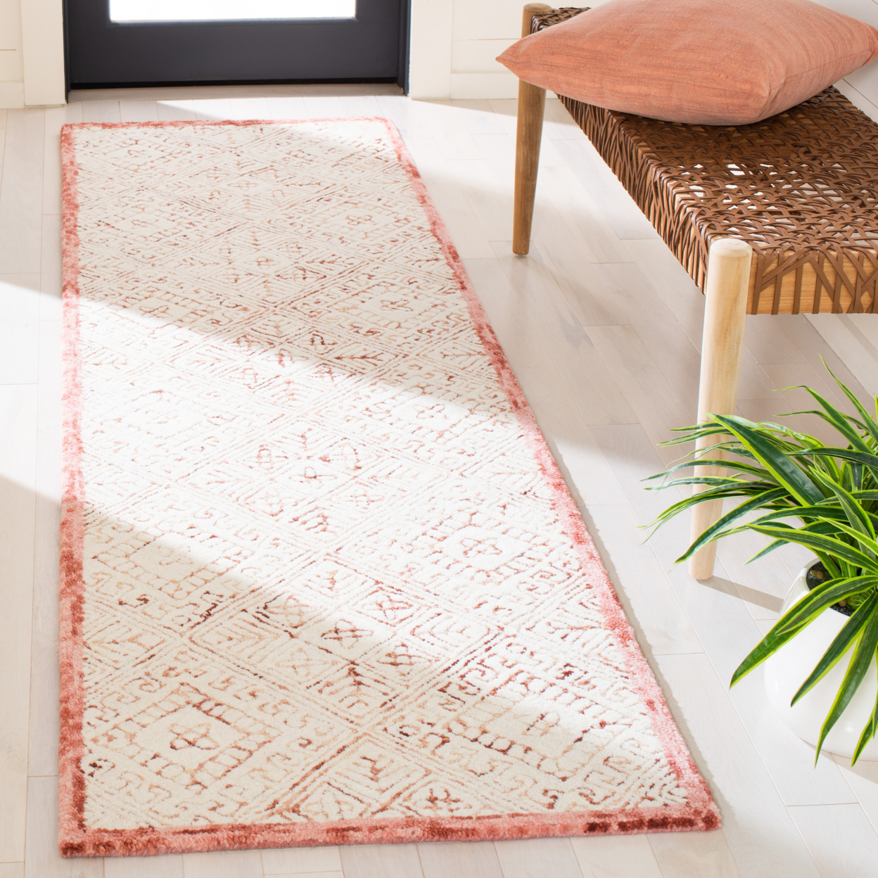 SAFAVIEH Glamour Drummond Geometric Floral Wool Area Rug, Pink/Ivory, 4' x 6'
