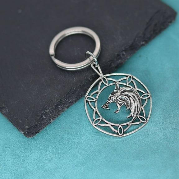 Cool Vintage Open Mouth Wolf Head Pendant Keyring Vesemir's Medallion Animal Keychain Viking Jewelry Key Chain for Men Boy