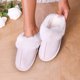 thumbnail image 5 of Pantufla Zapatillas de interior difusas, antideslizantes, de felpa, con punta cerrada, cómodas para el invierno Likrtyny Tenis De Mujer Tenis De Hombre, 5 of 7