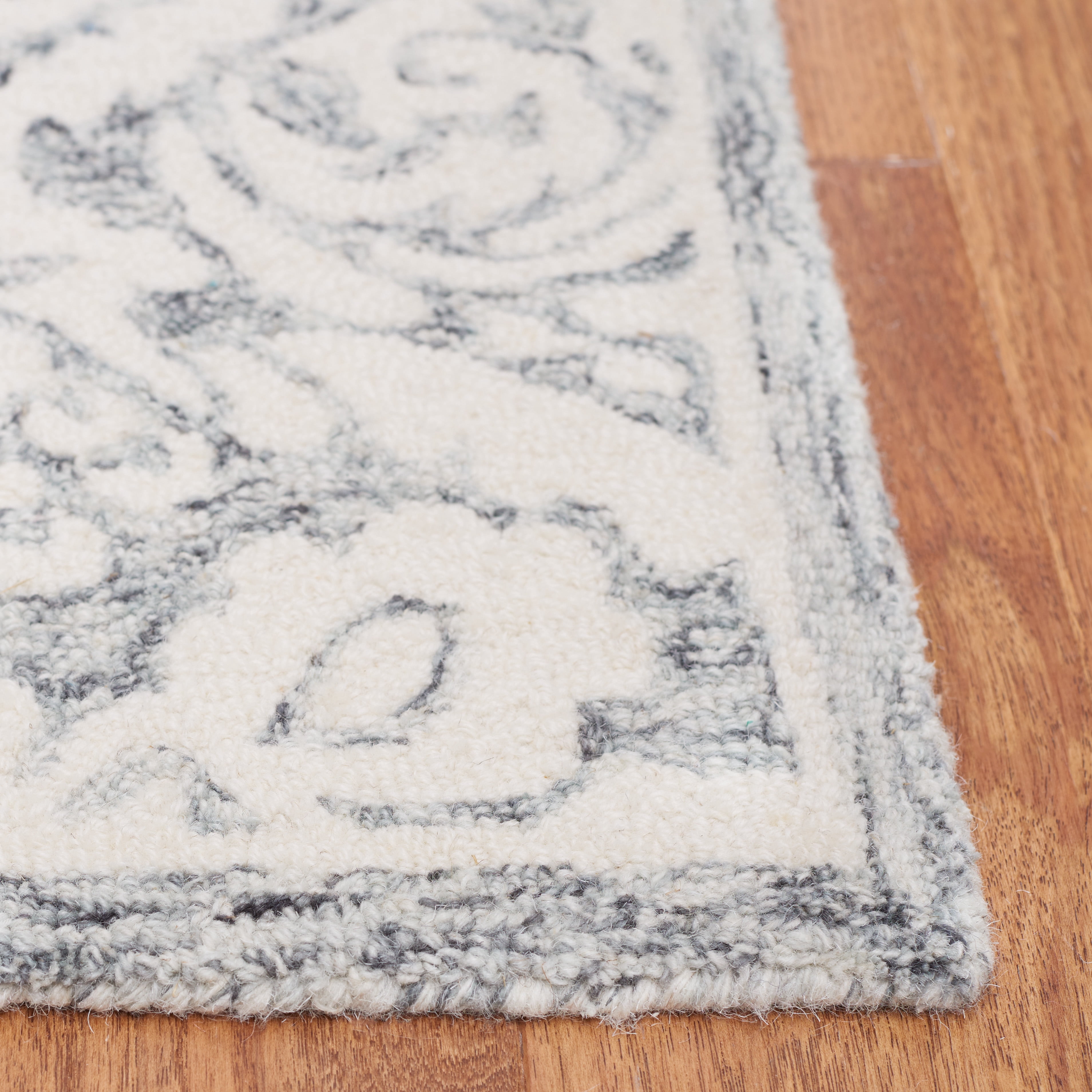 SAFAVIEH Blossom Travis Damask Area Rug, Grey/Ivory, 8' x 10'