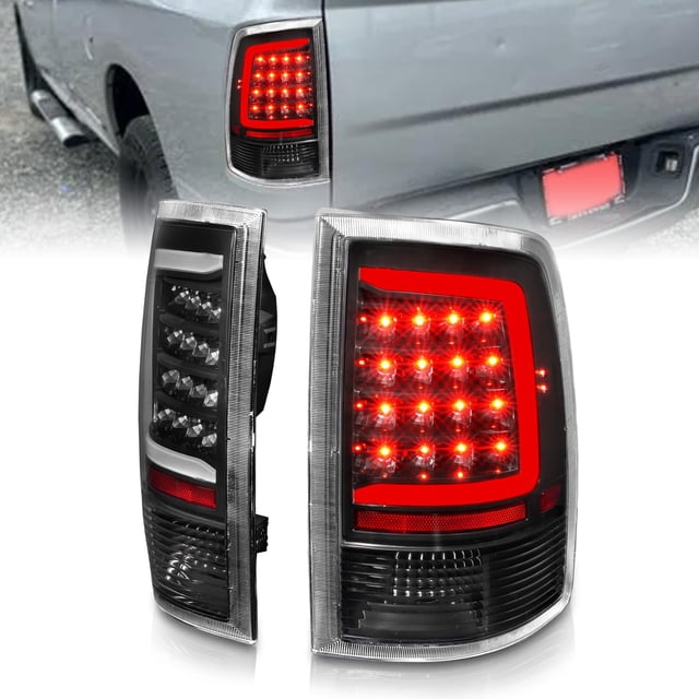 juego de luces traseras amerilite dodge ram 09-18 c-type led Nuevo juego completo de luces traseras C-Type LED en carcasa negra para Dodge RAM 1500 (2009-2018) y RAM 2500/3500 (2010-2018); muestra ambos conjuntos con matriz de LEDs rojos, lente ahumada, reflector inferior y borde cromado; reemplazo directo OEM con recubrimiento resistente a UV y abrasiones, incluye lado conductor y pasajero; también apto como actualización estética para camionetas.