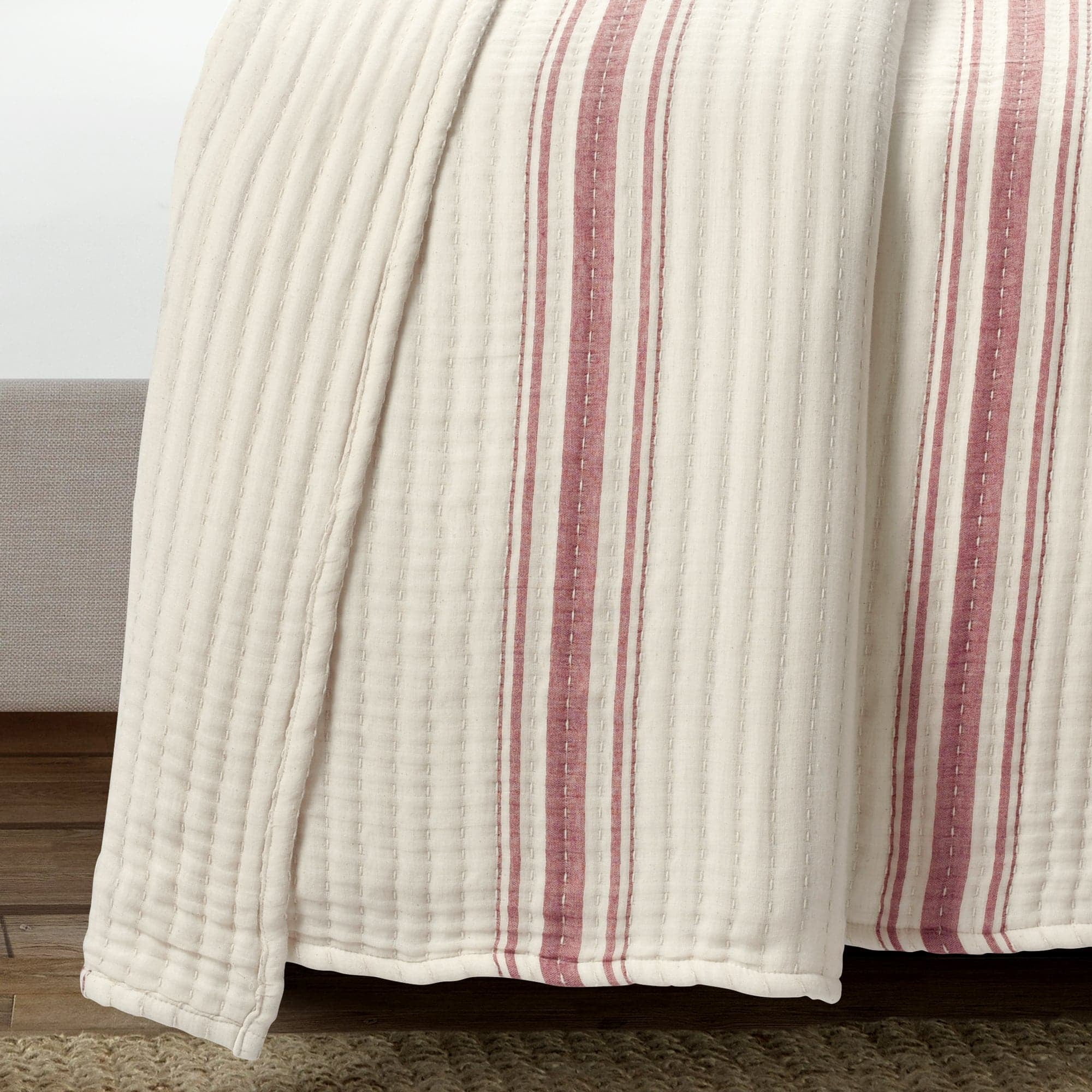 Lush Decor 100% Cotton Farmhouse Stripe Kantha Pick Stitch Yarn Dyed Cotton Woven Quilt/Coverlet Red Single Full/Queen