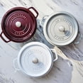 thumbnail image 2 of Staub 4-quart redondo Cocotte, Granadina, 3.78 litros, 1, 2 of 9