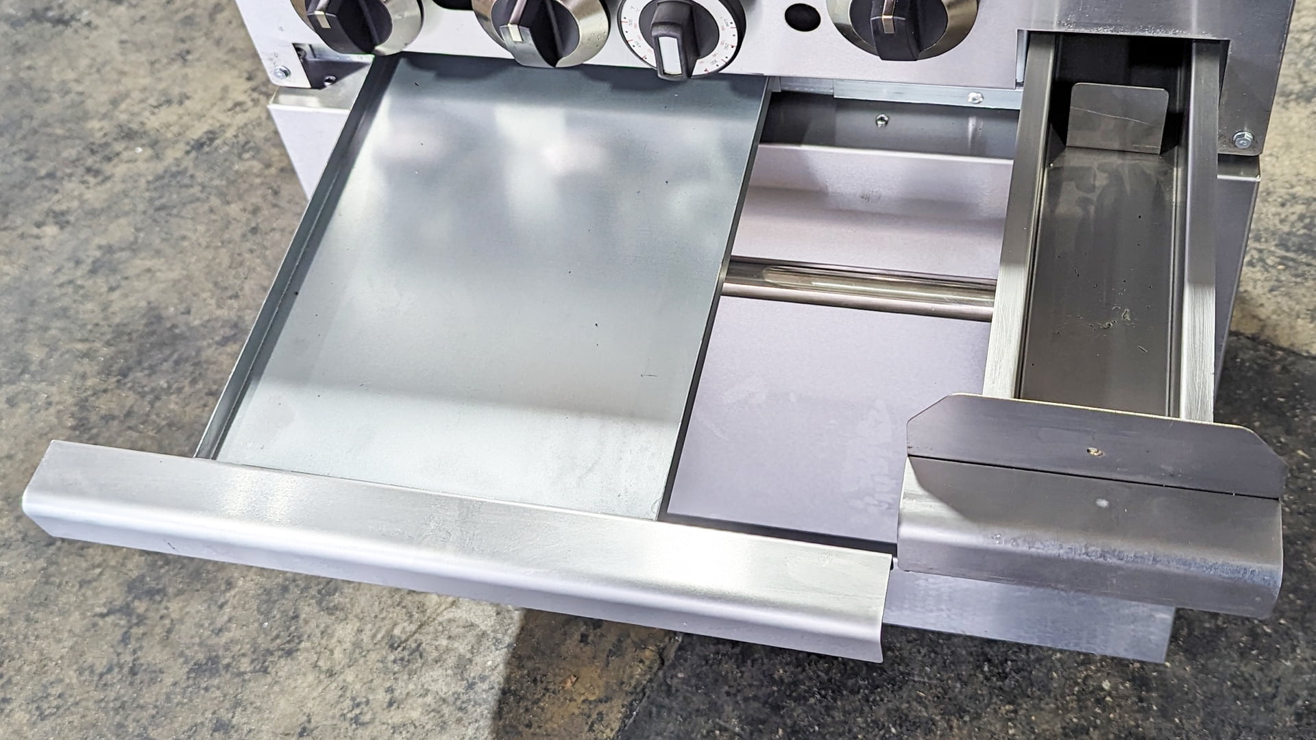 24 in. Oven Range 2 Burner Hot Plate Stove with Flat Griddle Commercial Oven Range NSF ETL