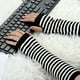 thumbnail image 5 of Guantes para mujeres INSPIRE CHIC con rayas blancas y negras, guantes sin dedos de acrílico, negro + blanco, 5 of 6