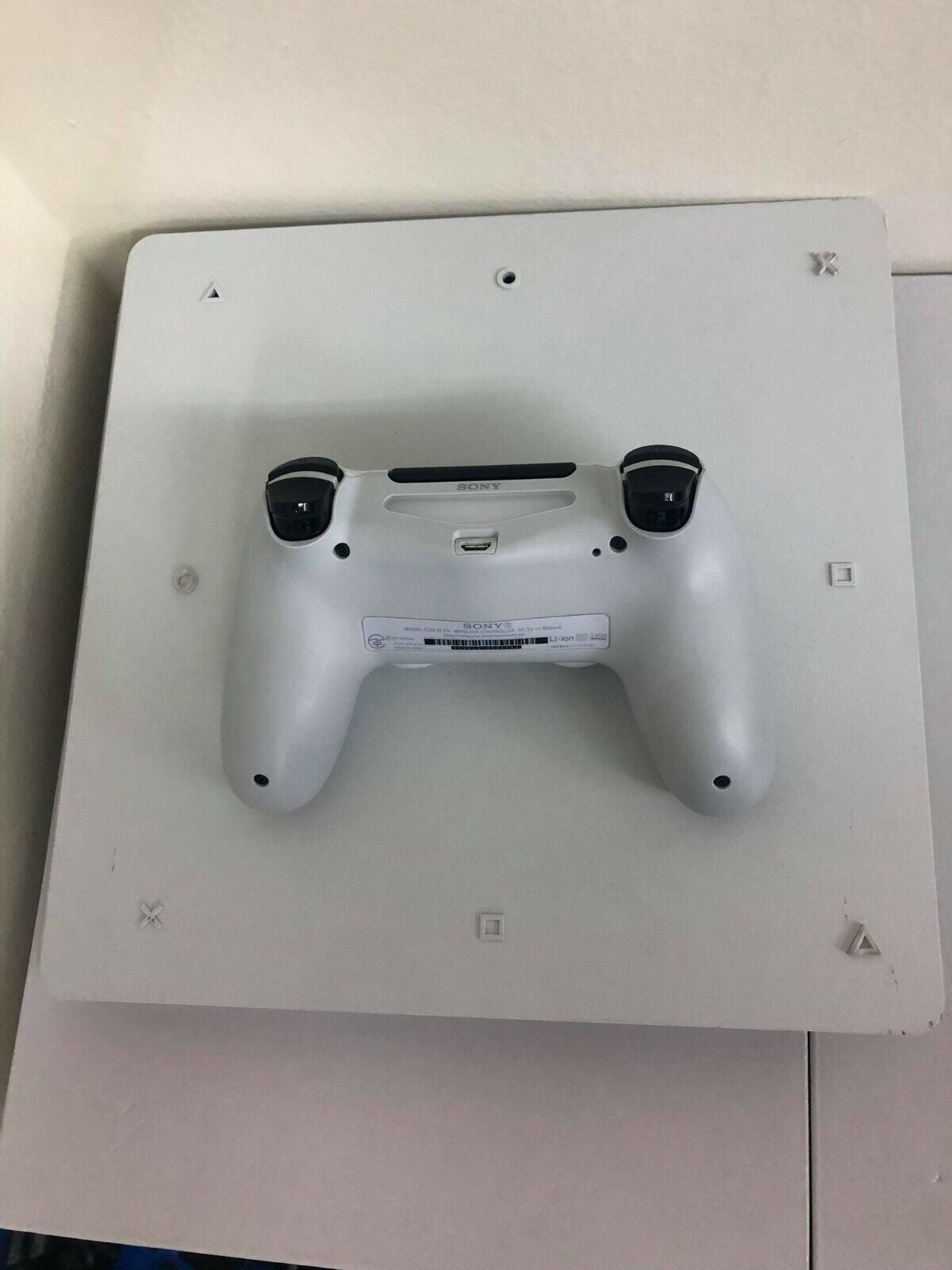 Restored Sony PlayStation 4 500GB Gaming Console White with Restored Sony PlayStation 4 500GB Gaming Console White with
