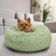 thumbnail image 4 of Cama Redonda de Felpa para Gatos y Perros | Mediana 20in | Suave y Acogedora con Imitación de Pelo Largo | Antideslizante y Lavable a Máquina | Caseta Calmante para Mascotas Pequeñas de Interior, 4 of 6