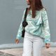 thumbnail image 2 of Verde M 2021 Otoño e Invierno Jersey de Manga Larga con Cuello Redondo para Mujer Moda Tie Dye Estampado Raya Abstracta Contraste de Tres Colores Suelto Suéter de Punto Simple Top Suéter de Punto de, 2 of 8