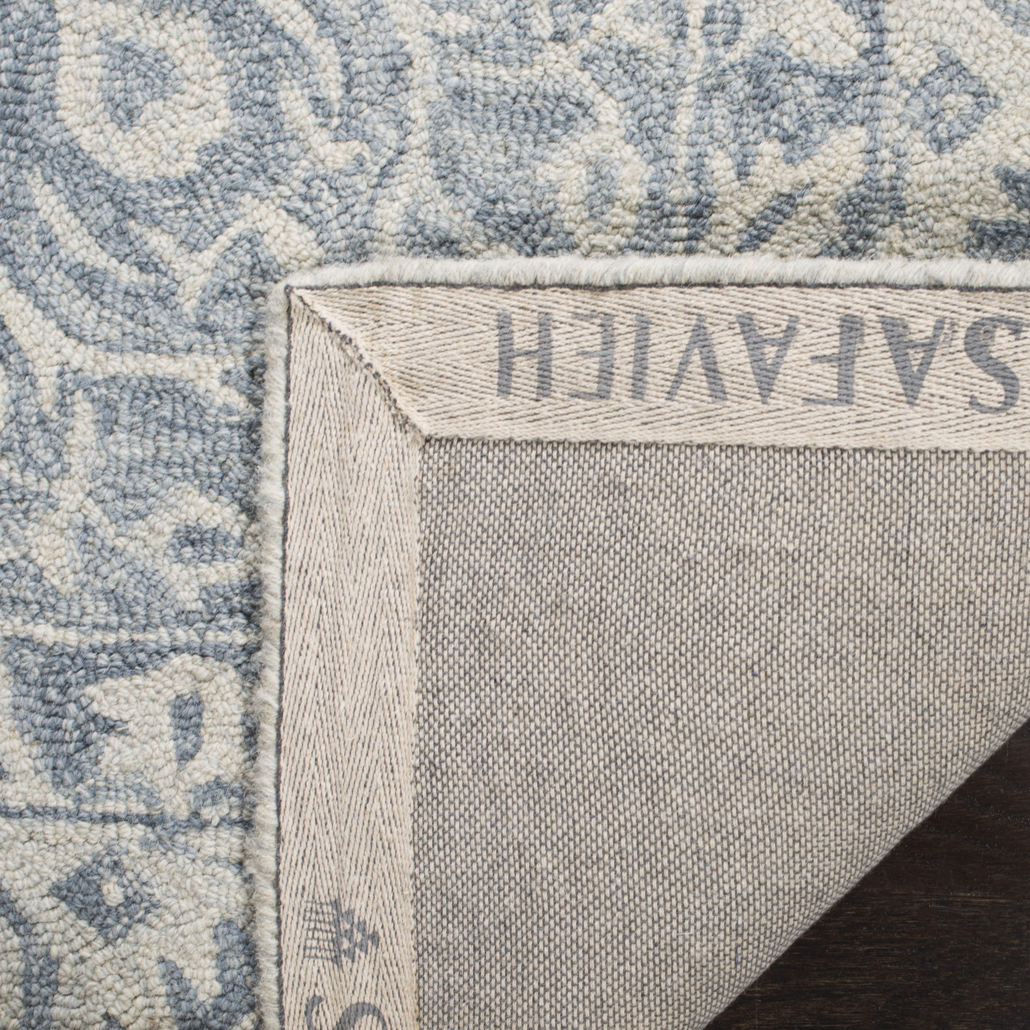 SAFAVIEH Micro-Loop Marina Floral Bordered Wool Runner Rug, Blue/Light Blue, 2'3" x 7'
