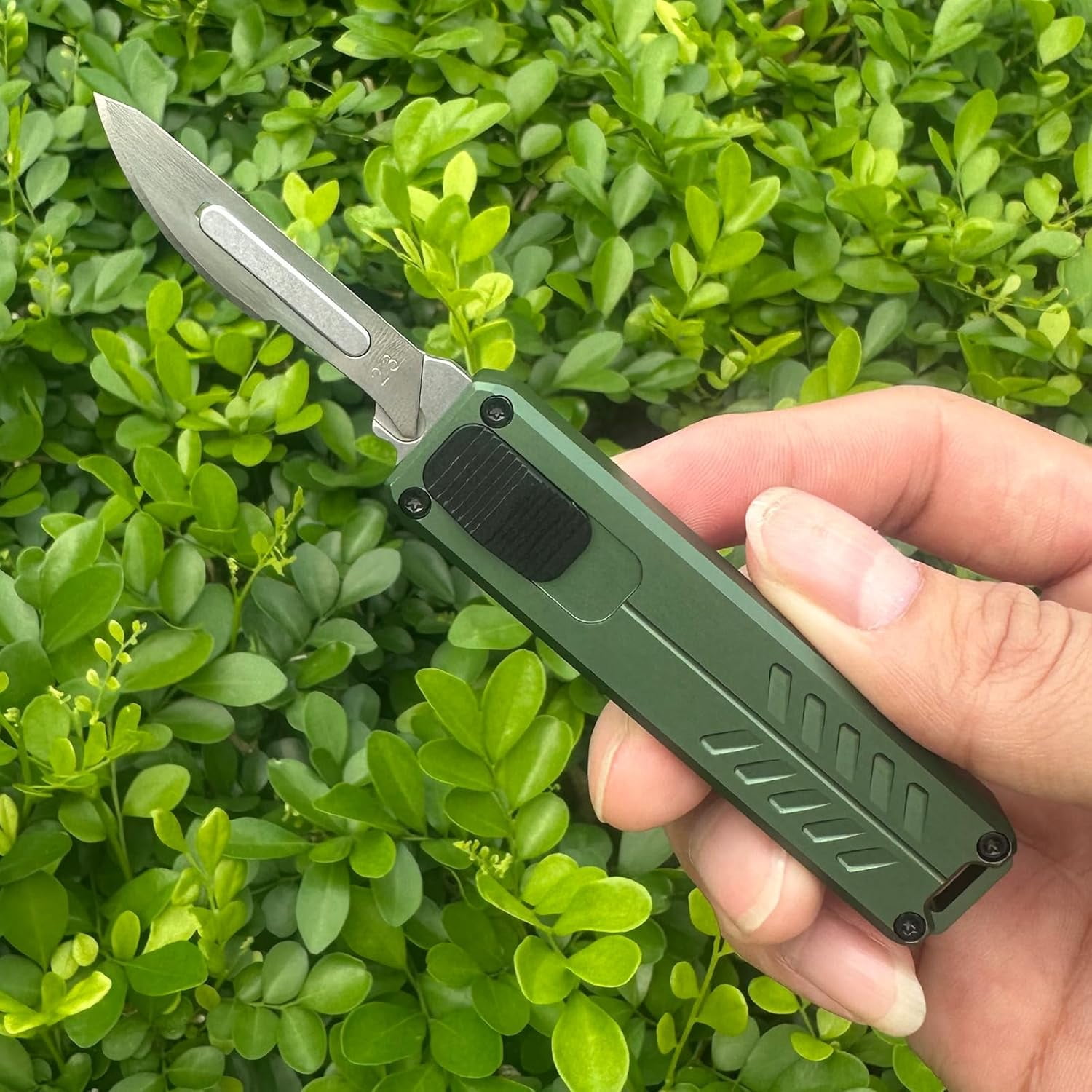 Auto Reload Utility Knife with 10 Preloaded SK5 Blades, Heavy Duty Box Cutter Retractable and Razor Knife with Non-Slip Rubber Handle and Lanyard Hole