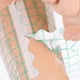 thumbnail image 3 of Cinta adhesiva resistente al agua con película de PU fuerte y pegajosa La película de PU no se deforma Parche transdérmico impermeable transparente para bebés, 3 of 5
