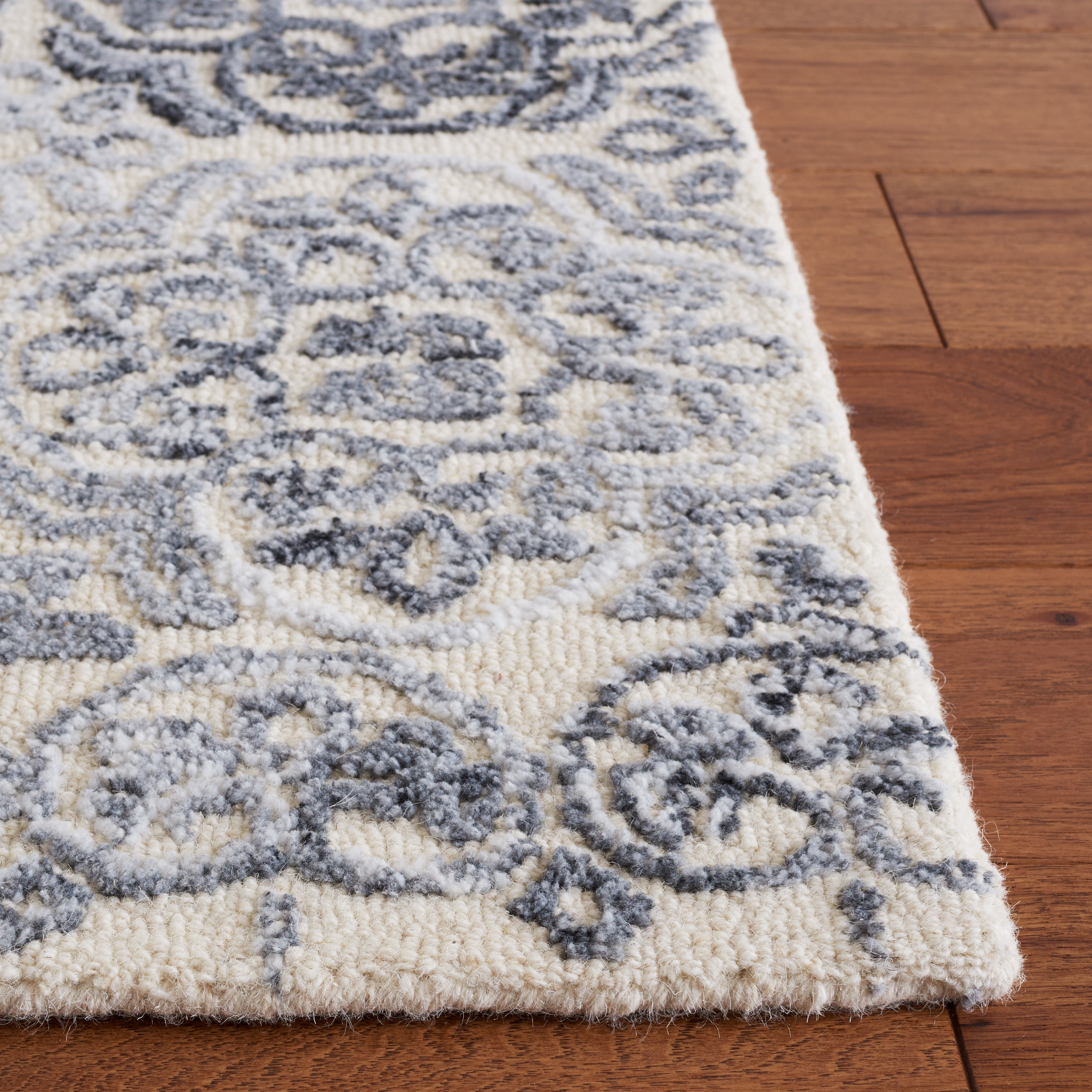 SAFAVIEH Metro Tama Medallion Area Rug, Ivory/Grey, 6' x 6' Square