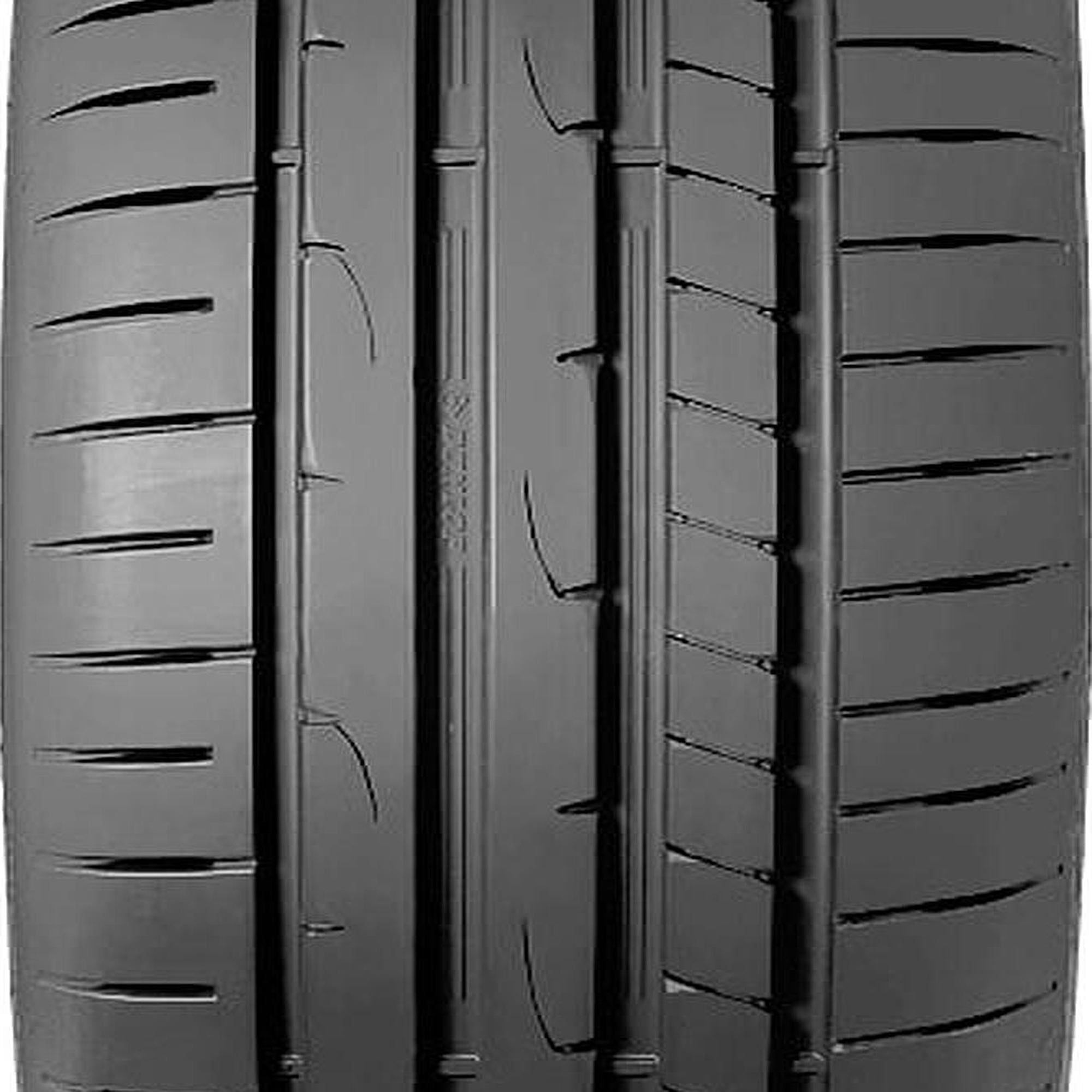 Dunlop Sport Maxx Rt2 255/35ZR18 94Y Performance Tire Fits: 2011 BMW 328i  Base, 2016-19 Cadillac ATS V