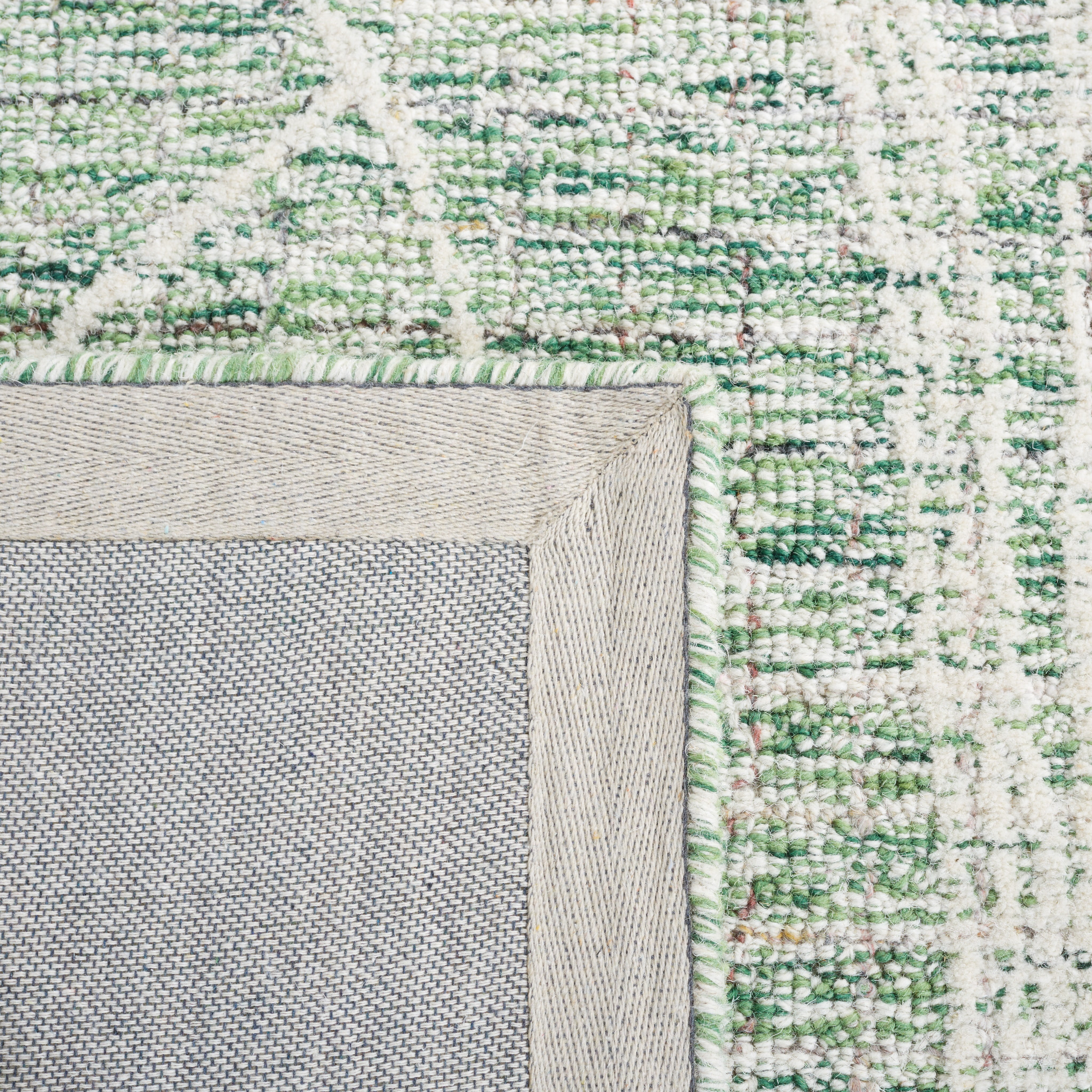 Safavieh Metro Devona Floral Area Rug, Green/Ivory, 4' x 6'