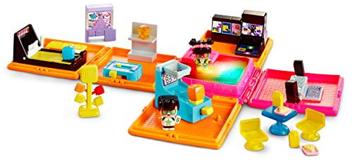 My Mini MixieQ's Café-Bäckerei Mini Zimmer Spielset – Mit 3 Figuren, Austauschbaren Haaren & Outfits – Kombinierbar Mit Anderen Sets