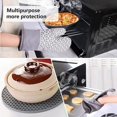 thumbnail image 2 of Juego de Guantes para Horno Guantes para Sujetar Ollas Resistentes Al 300 °C Guantes para Horno Guantes de Cocina Antideslizantes de Silicona y AlgodóN Negros, 2 of 5
