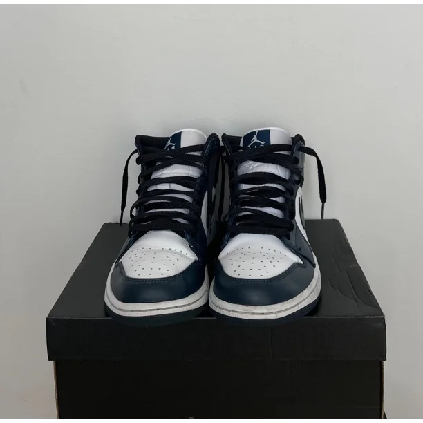 N I-K-E sneakers men size 8.5 Armor Navy Jo r-dan 1 mid slightly worn