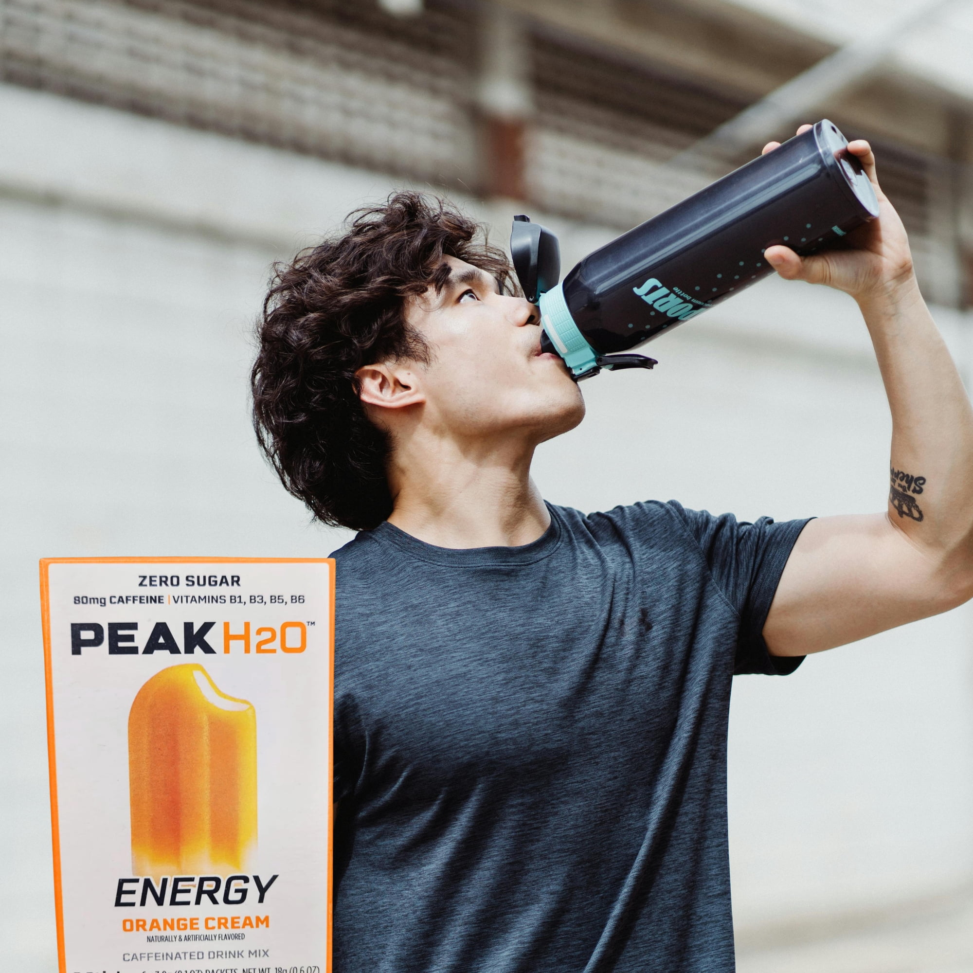 Peak H20 Orange Cream Energy Drink Mix 2 Boxes 12 Total Servings, Zero Sugar Low Calorie Caffeinated Beverage Packets for Sports Gym Workout with Snoep in Beperkte Oplage