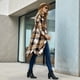 thumbnail image 4 of Chaqueta de Franela A Cuadros de Larga para Mujer, de Otoño, con Botones, Estilo Camisa Larga, de Gran Tamaño. Color Caramelo M, 4 of 9