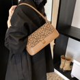 thumbnail image 4 of Bolso baguette de alta gama para mujer, estilo bandolera con estampado de leopardo, moderno, ligero, de lujo y versátil, 2025, 4 of 5