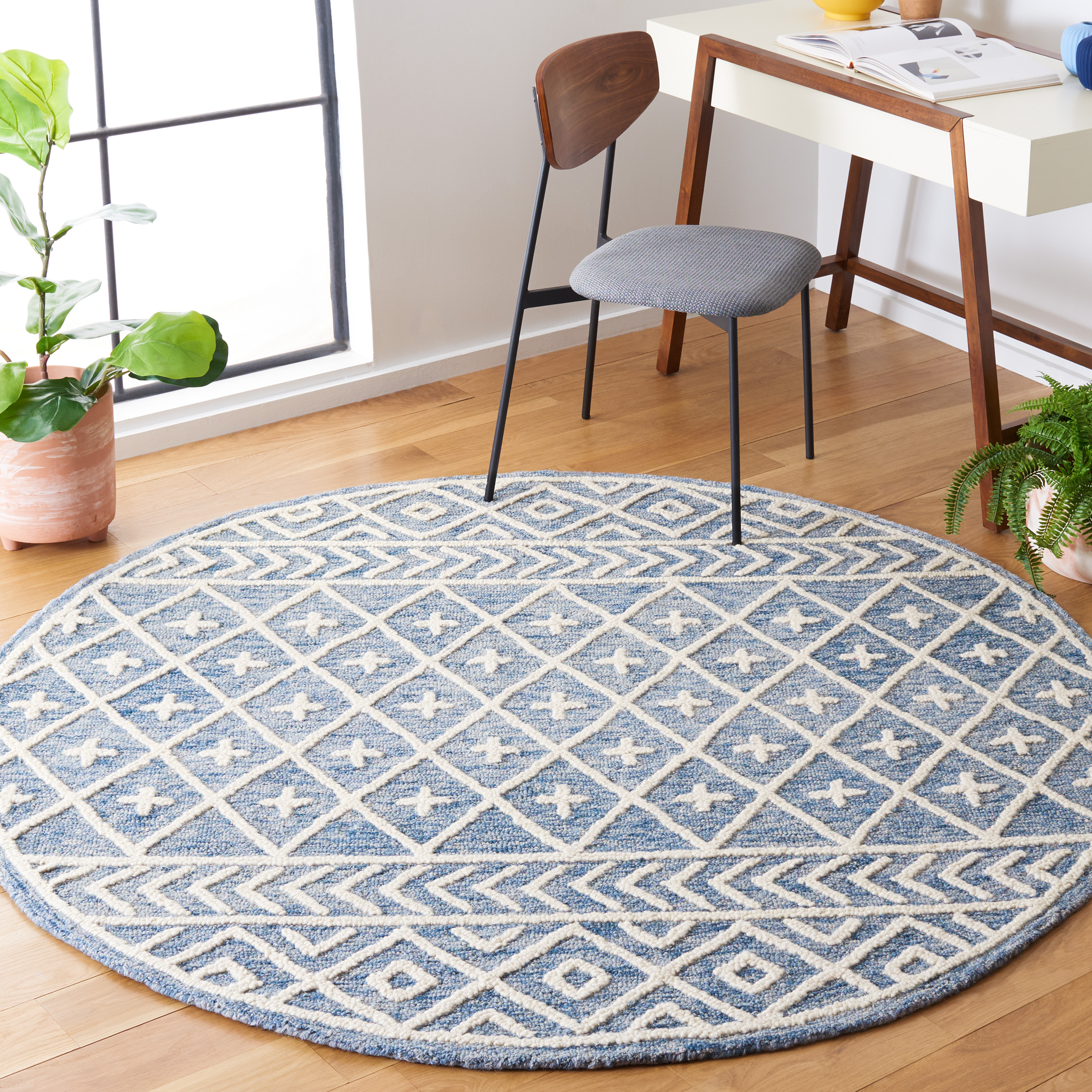 SAFAVIEH Metro Fletcher Medallion Area Rug, Blue/Ivory, 6' x 6' Round