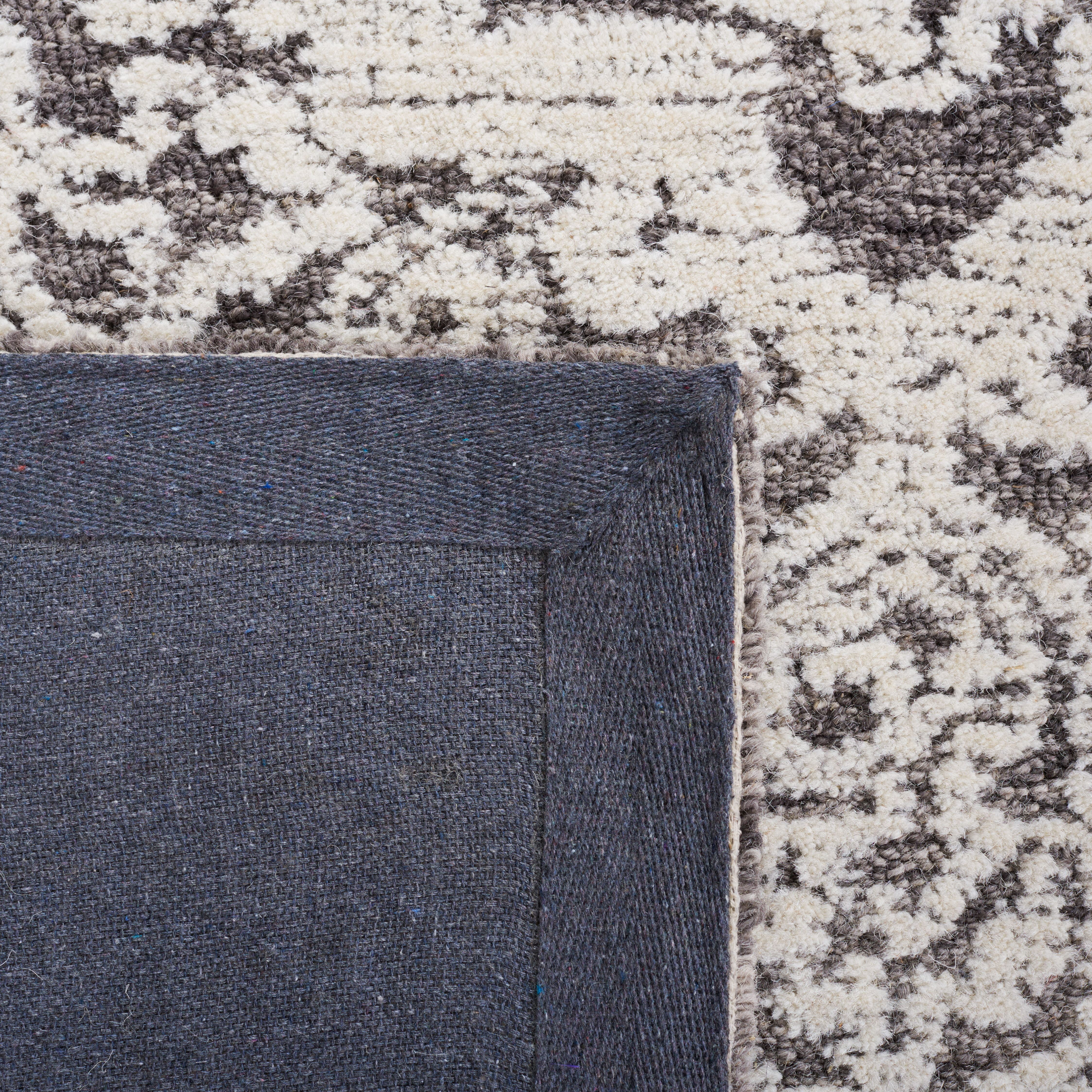 SAFAVIEH Roslyn Rionach Medallion Area Rug, Dark Grey/Ivory, 6' x 9'