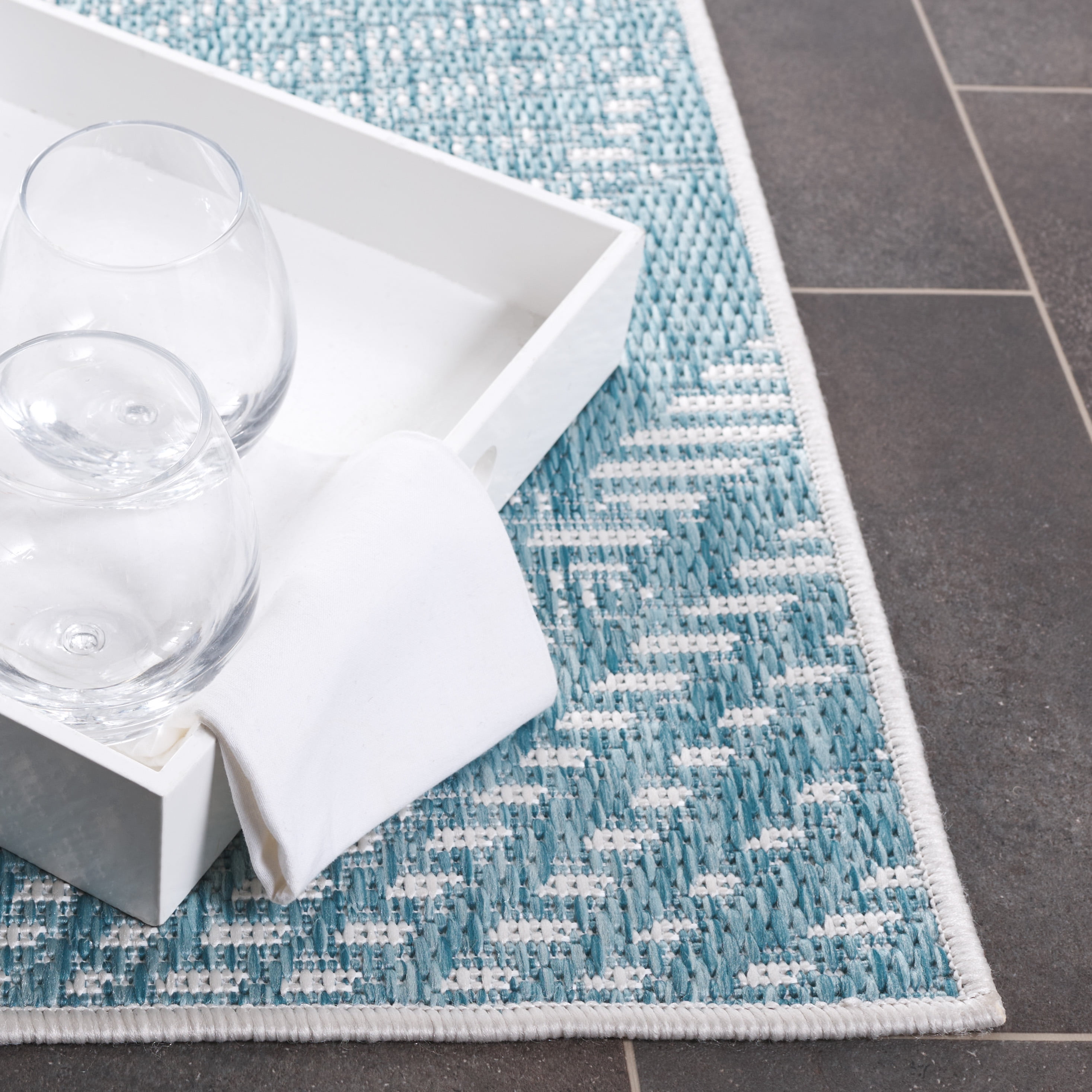 SAFAVIEH Beach House Declan Botanical Indoor/Outdoor Area Rug, Aqua/Ivory, 5'3" x 7'6"