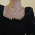 thumbnail image 2 of Collar de perlas de amor con diamantes de imitación para mujer, cadena de clavícula elegante de alta gama, cadena de lana de otoño e invierno, collar de cadena de lujo, 2 of 4