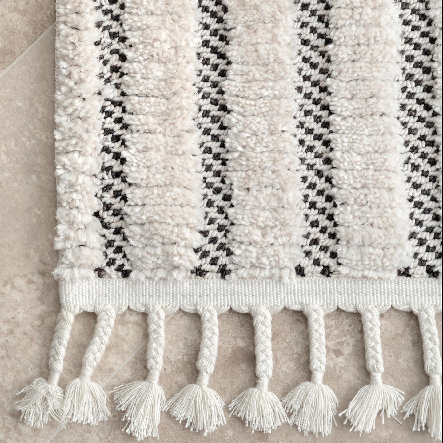 nuLOOM Journey Shaggy Checkered Tiles Tassel Area Rug