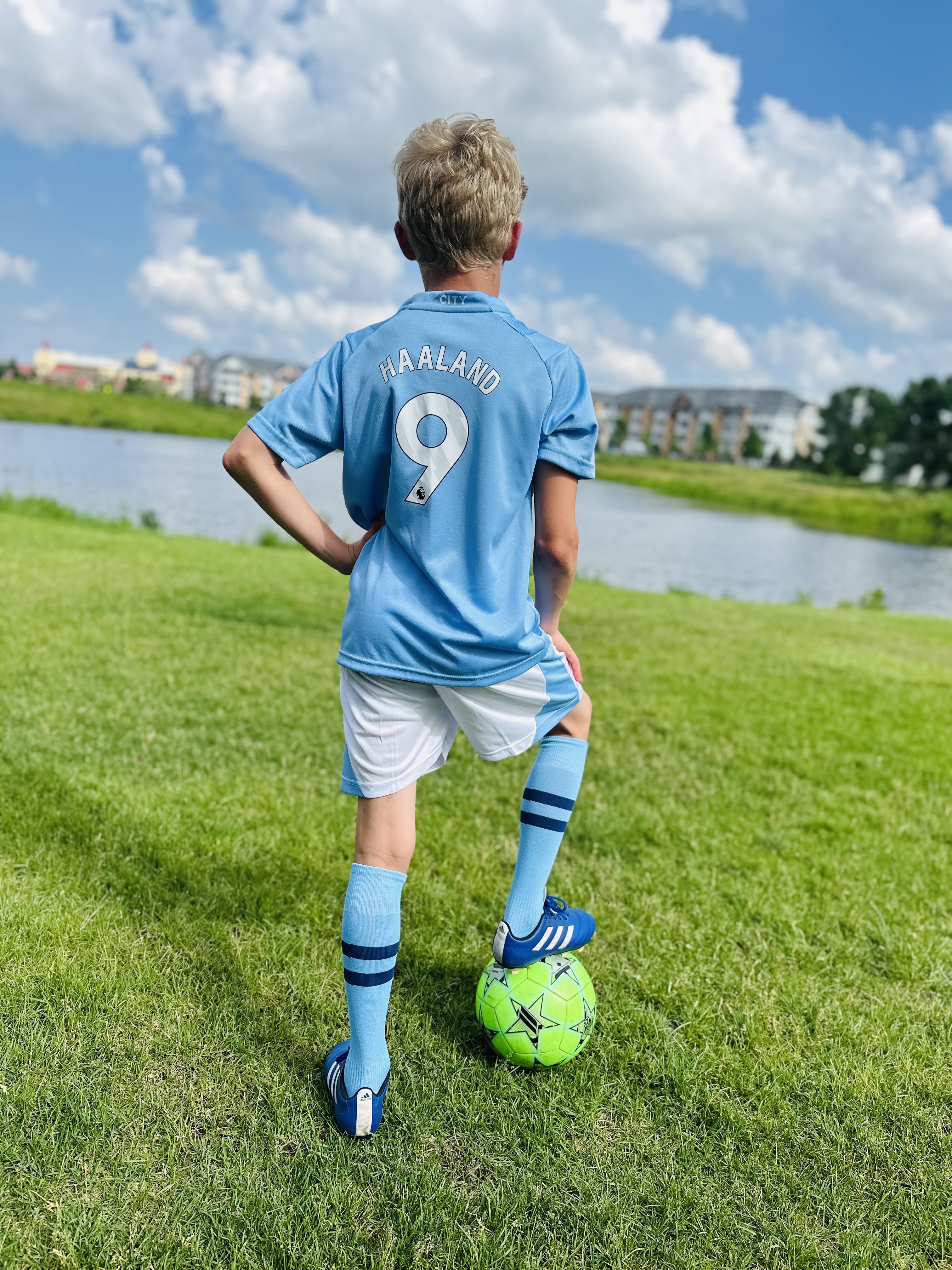 Soccer jersey set for kids/youth Haaland #9 size 28 10-11 years old