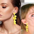 thumbnail image 3 of Pendientes largos de acrílico con pétalos de rosa para mujeres y niñas con pendientes de flores exageradas, pendientes colgantes con borlas de flores, 3 of 6