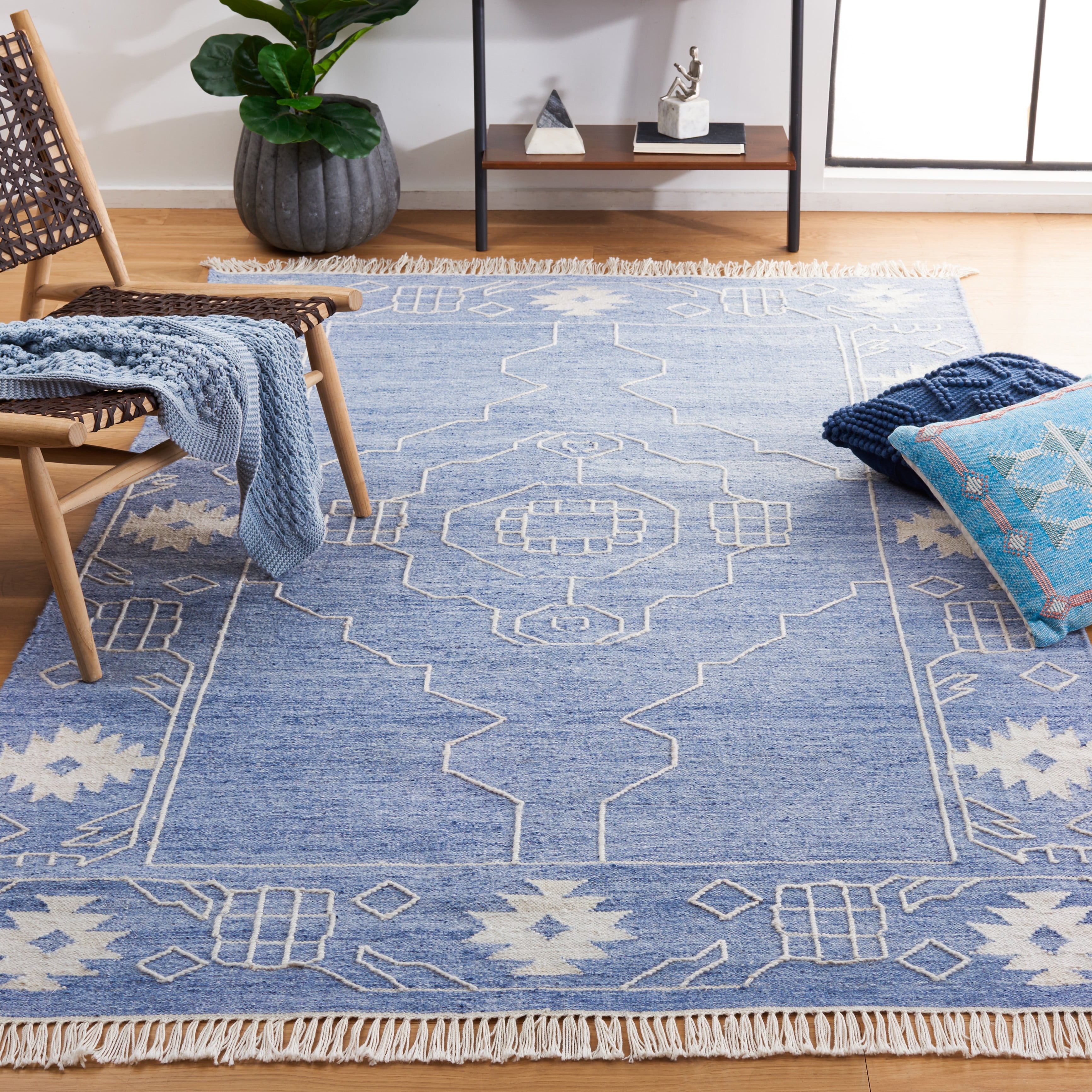 SAFAVIEH Kilim Adair Geometric Area Rug, Blue/Ivory, 7' x 7' Square