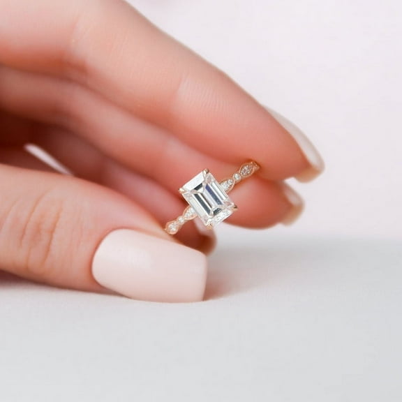 SOLITAIRE JEWELS 2.00CT Emerald Milgrain Vintage Style Moissanite 4 Prong Solitaire Engagement Ring for Women, 10k Rose Gold Solitaire Ring