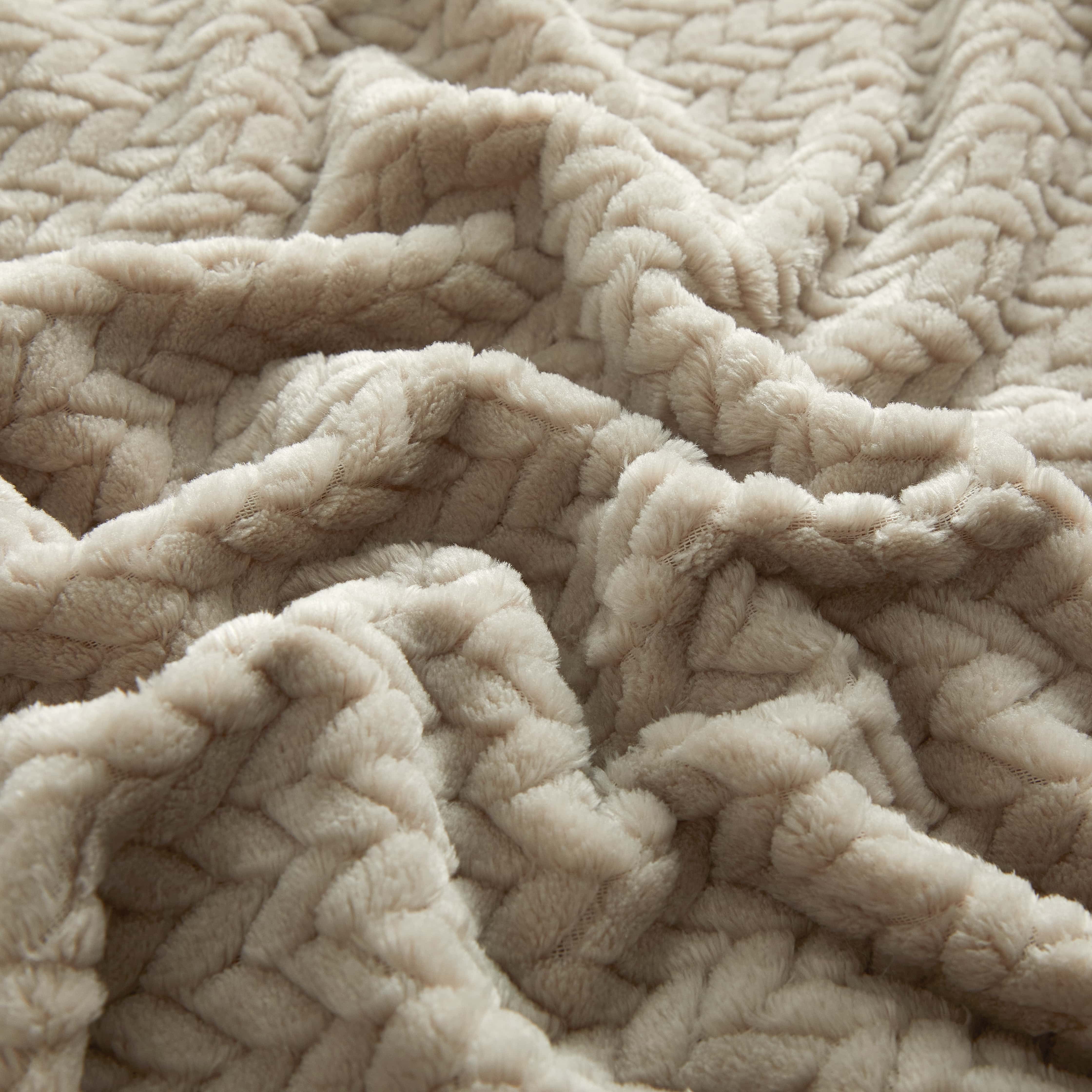 Mainstays Plush Textured Blanket, Grey Stone, Twin 66" x 90", All Ages