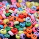 thumbnail image 5 of 1200 cuentas redondas de acrílico con letras del alfabeto, cuentas de corazón grabadas para pulseras DIY, juguetes educativos para niños, regalo hecho a mano (colores y patrones variados), 5 of 5