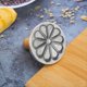 thumbnail image 5 of Molde para Hacer Galletas con de Madera Molde para Hacer Galletas con Forma de Flor en Espiral, 5 of 8
