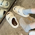 thumbnail image 1 of Pantuflas de mujer con suela gruesa y alza, color beige, doble tira, estilo moderno con letras, cómodas para otoño e invierno, talla 40 Rkxzt, 1 of 9