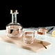 thumbnail image 2 of Un vaso de cristal para whisky Un juego de traje Un juego de traje de whisky de rayas ahumadas, 2 of 6