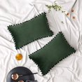thumbnail image 1 of Paquete de 2 fundas de almohada de terciopelo con pompones decorativos, fundas de cojín suaves y lisas con pompones cuadrados para sofá, dormitorio, coche, 18 x 18 pulgadas, color verde, 1 of 6