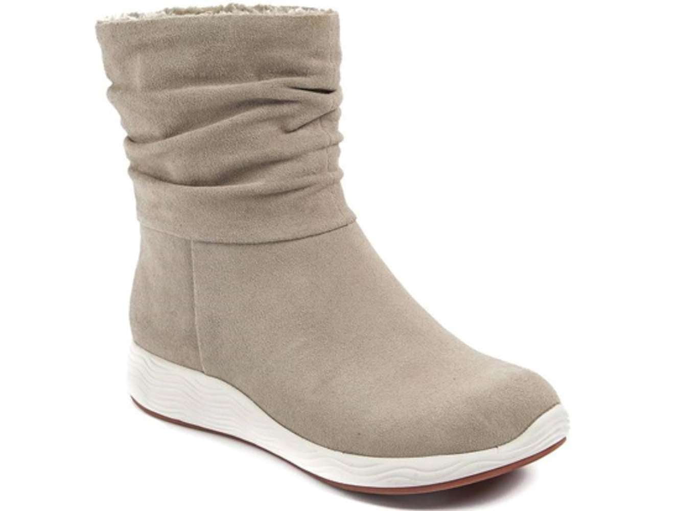 Bare Traps Womens Lainey Suede Almond 