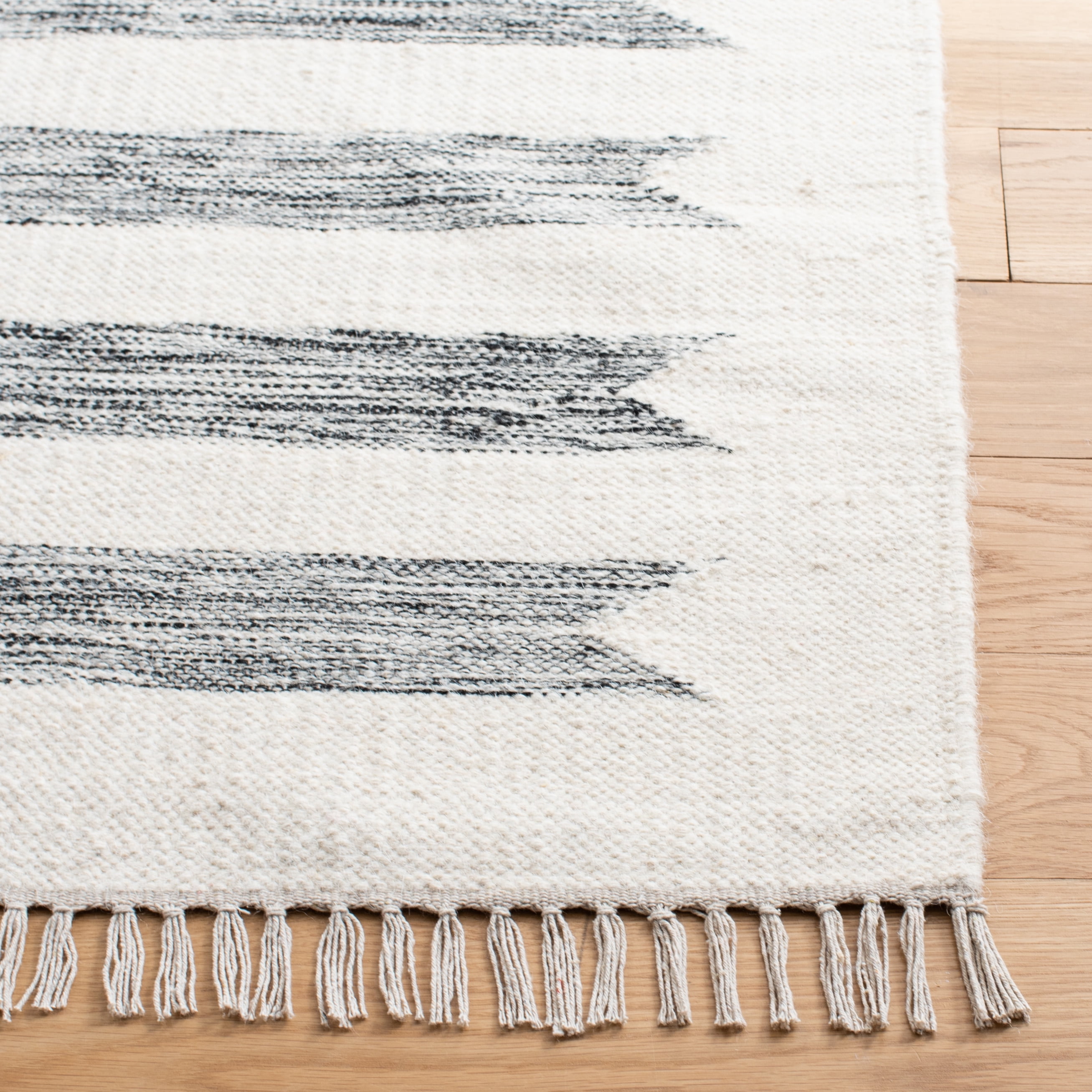 Safavieh Kilim Christal Striped Area Rug, Ivory/Black, 5' x 8'