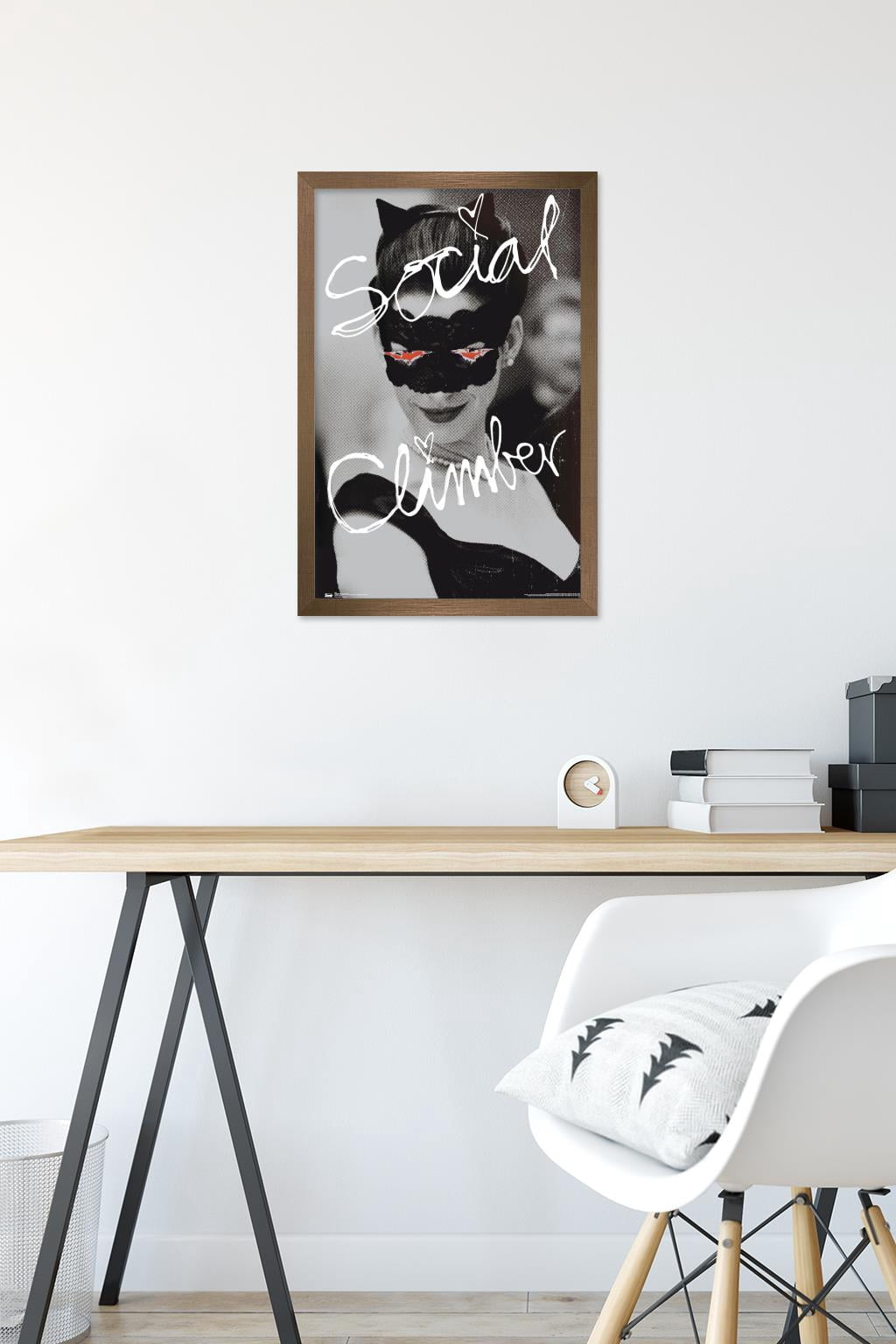 DC Comics Movie - The Dark Knight Rises - Catwoman - Social Climber Wall Poster, 14.725" x 22.375", Framed